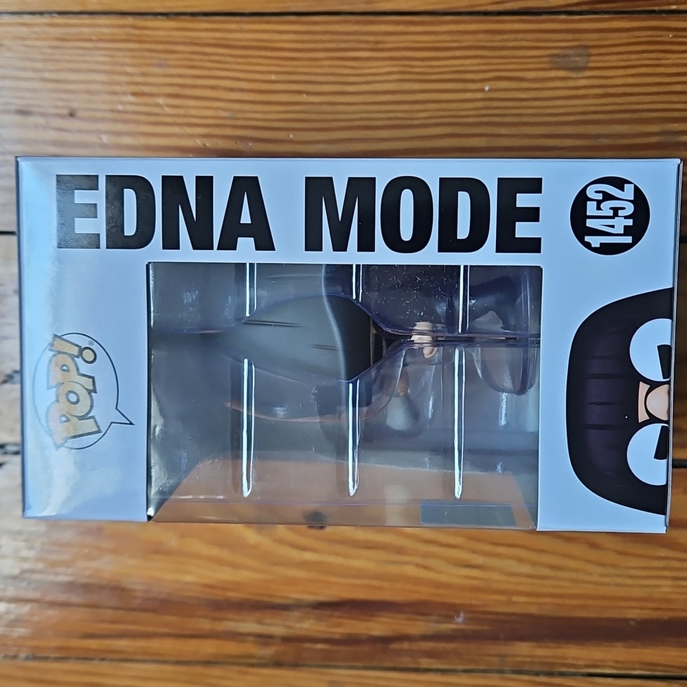 Funko POP! Edna Mode #1452: 2024 SDCC SHARED EXCLUSIVE - Picture 4 of 9